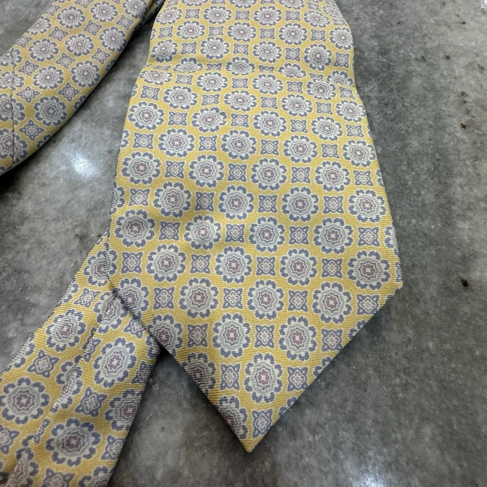 Brooks Brothers Neck Tie Italian Silk Yellow Floral Made USA